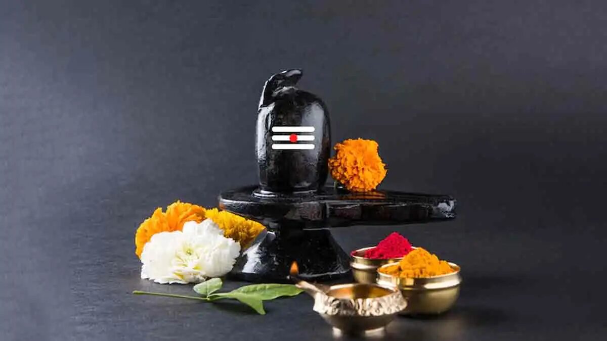 आखिर क्यों चढ़ाए जाते है भगवान को फूल 