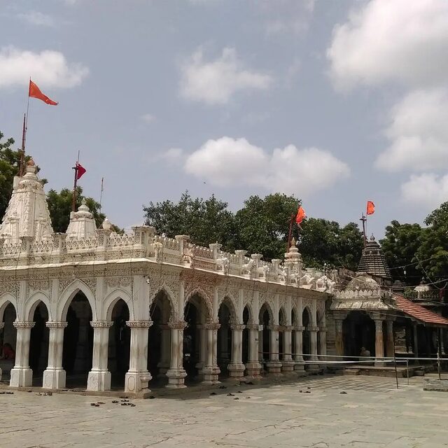 Book an Online Pandit Near You in Jamnagar for All Pujas & Havans