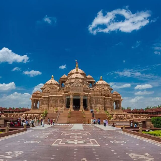 Book an Online Pandit Near You in Noida for All Pujas & Havans