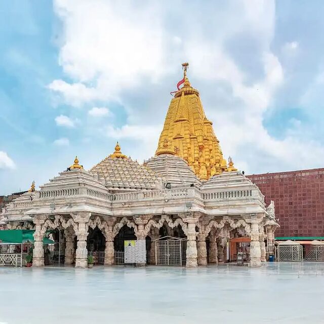 Book an Online Pandit Near You in Surat for All Pujas & Havans