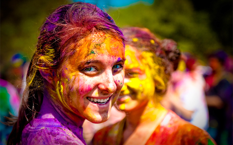 Holi 2022: What Is the Importance of Holi & The Shubh Muharat For Puja Vidhi - 99Pandit.com