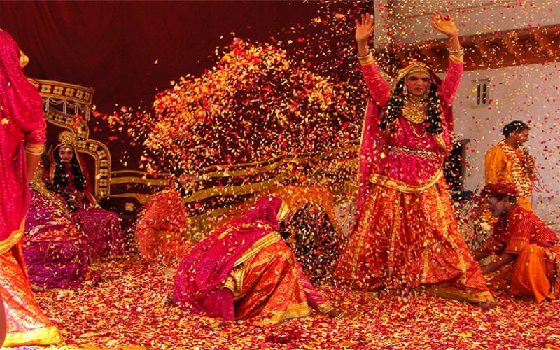 Holi 2022: What Is the Importance of Holi & The Shubh Muharat For Puja Vidhi - 99Pandit.com