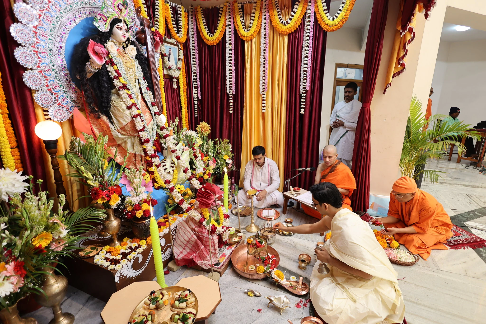 Kumaoni Pandit in Bangalore for Saraswati Puja